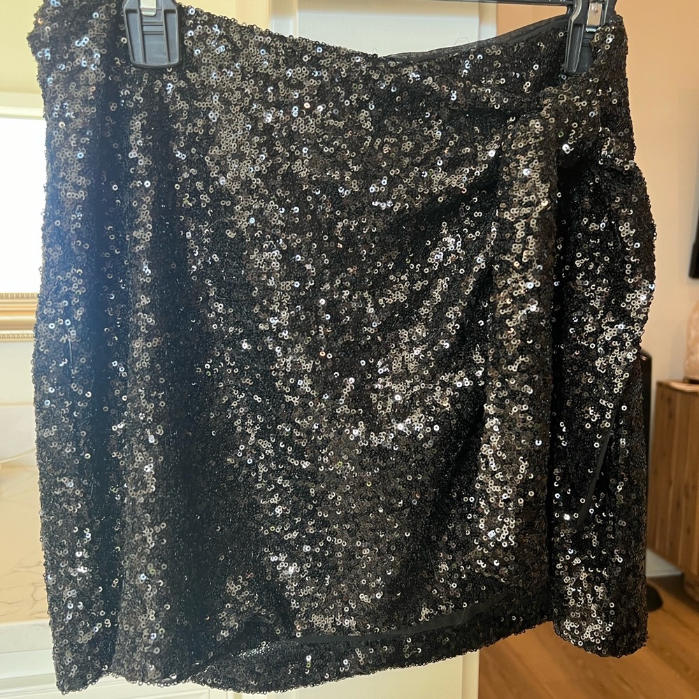 House of Harlow 1960 Black Sequin Wrap Mini Skirt- size M/L